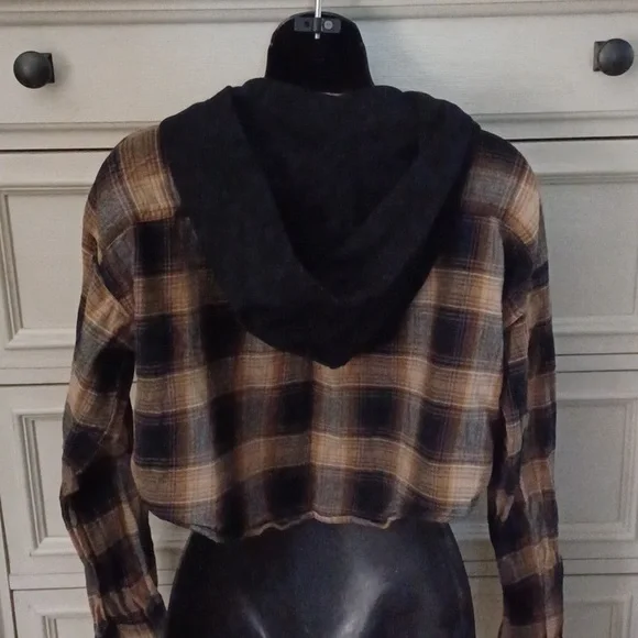 Forever 21 sz medium short flannel with hood - Picture 2 of 3